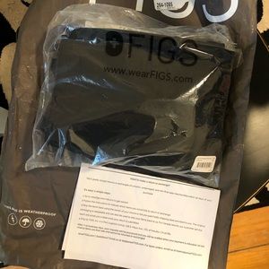 “Figs” medical scrub out wear. Black xs NWT